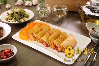 Sliced Smoked Duck in Crispy Spring Roll Skin